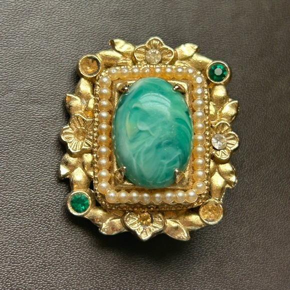 Vintage Green Cabochon Floral Brooch Pearl Halo Gold Tone Statement Estate Glam - Picture 12 of 13